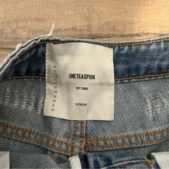 OneTeaspoon Stevie’s Boyfriend Shorts Light Wash Distressed Size 24 - Picture 8 of 8
